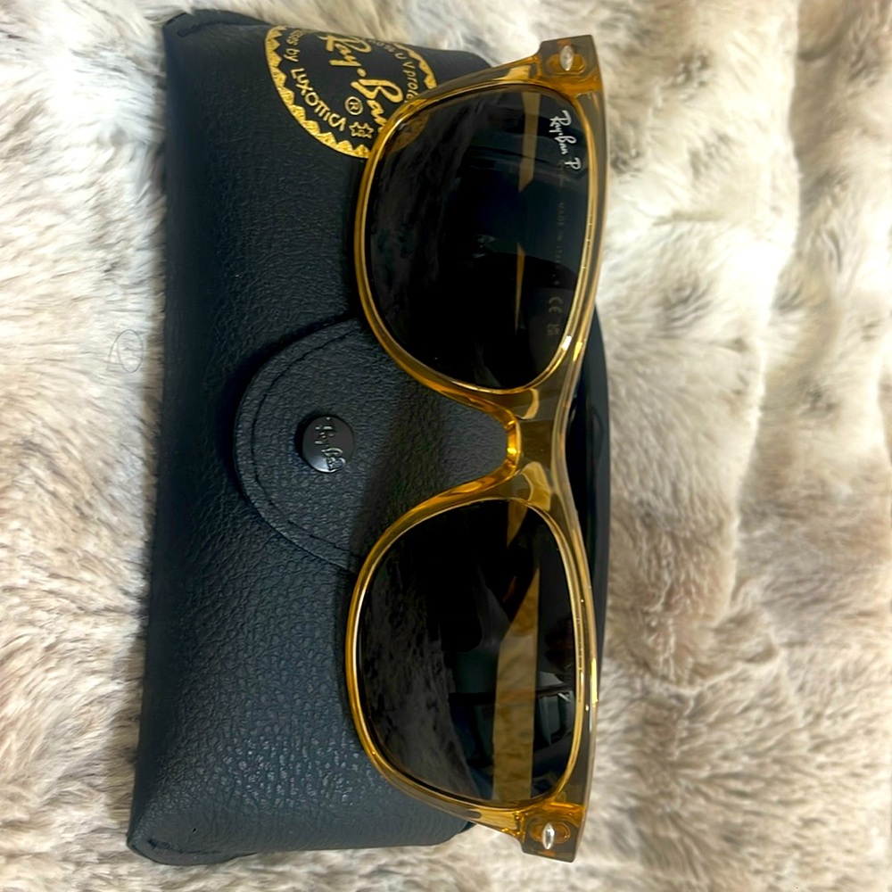Women’s Ray-Ban sunglasses